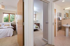 Mica Point City Centre Apartment