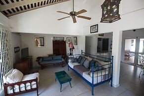 Yellow Canary Beach Villa