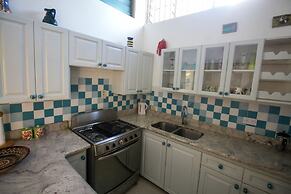 Yellow Canary Beach Villa