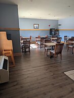 Chisholm Inn & Suites