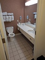 Chisholm Inn & Suites