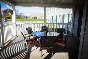 Chisholm Inn & Suites