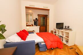 JOIVY Franci's House