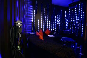 THE YORKER De'luxe Motel