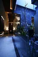 THE YORKER De'luxe Motel