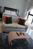 Pat Luxurious Studio