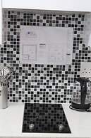 Pat Luxurious Studio