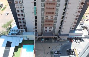 Pat Luxurious Studio