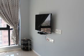 Pat Luxurious Studio