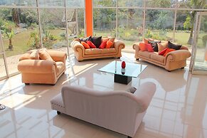 Borrowdale Ground Floor with Poolview