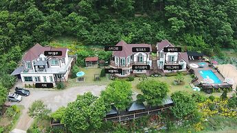 Forest of Color Pension