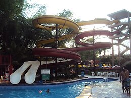 Apartamento Grand Dolphin - Férias em Caldas Novas