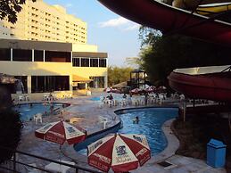 Apartamento Grand Dolphin - Férias em Caldas Novas