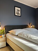 Blue Doors Hostel KTV