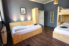 Blue Doors Hostel KTV