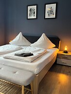 Blue Doors Hostel KTV