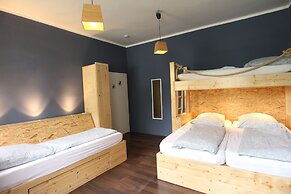 Blue Doors Hostel KTV