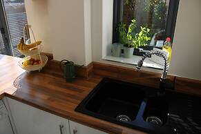 Luxury Victorian Garden Apartment