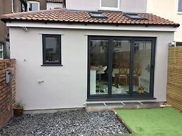 Luxury Victorian Garden Apartment