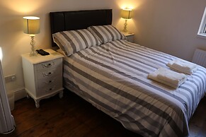 Luxury Victorian Garden Apartment