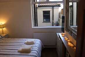 Luxury Victorian Garden Apartment