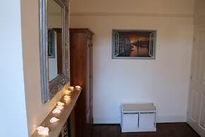 Luxury Victorian Garden Apartment