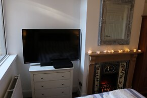 Luxury Victorian Garden Apartment