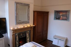 Luxury Victorian Garden Apartment