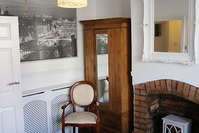 Luxury Victorian Garden Apartment