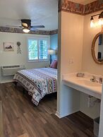 Horseshoe Riverside Lodge