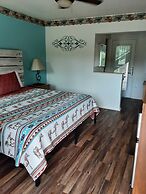 Horseshoe Riverside Lodge