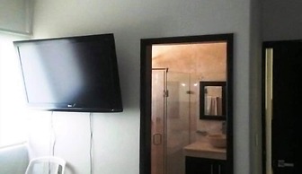 Casa Los Reyes Cerritos 8