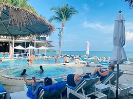 Combo Beach Hotel Samui