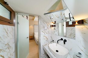 Kamelia & Semeli Hotel