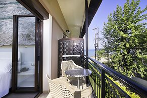 Kamelia & Semeli Hotel