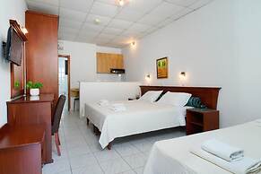 Kamelia & Semeli Hotel