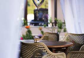 Kamelia & Semeli Hotel