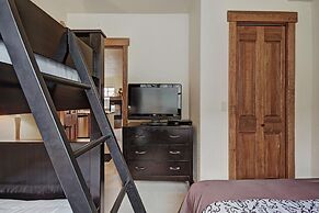 The Perfect Condo in West Village, Big Deck and next to the lift - CA1