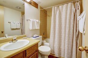 Perfectly Located Hotel Room, Steps to American Eagle chair - Ski-In S