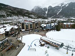 Perfectly Located Hotel Room, Steps to American Eagle chair - Ski-In S