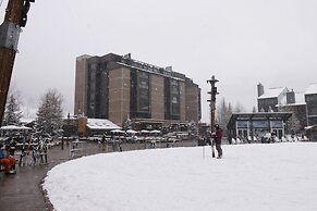 Perfectly Located Hotel Room, Steps to American Eagle chair - Ski-In S