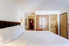 Perfectly Located Hotel Room, Steps to American Eagle chair - Ski-In S
