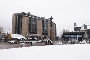 Perfectly Located Hotel Room - Ski-In Ski-Out - Steps to the American 