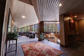 Perfectly Located Hotel Room - Ski-In Ski-Out - Steps to the American 