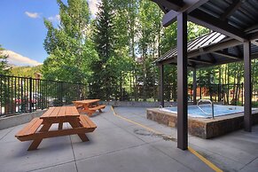 Perfectly Located Hotel Room - Ski-In Ski-Out - Steps to the American 