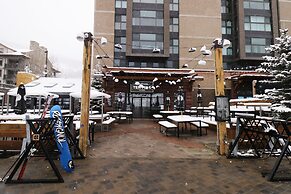 Perfectly Located Hotel Room - Ski-In Ski-Out - Steps to the American 