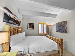 Peregrine Lodge-Remodeled Kitchen-Steps to Super Bee Lift - PG309 by R