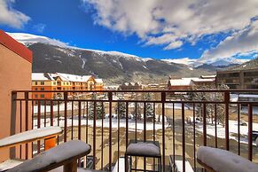Peregrine Lodge-Remodeled Kitchen-Steps to Super Bee Lift - PG309 by R