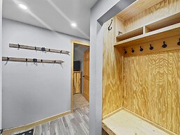 Peregrine Lodge-Remodeled Kitchen-Steps to Super Bee Lift - PG309 by R