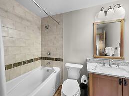 Amazing Condo Center Village Unit, Short Walk to American Eagle - PP31